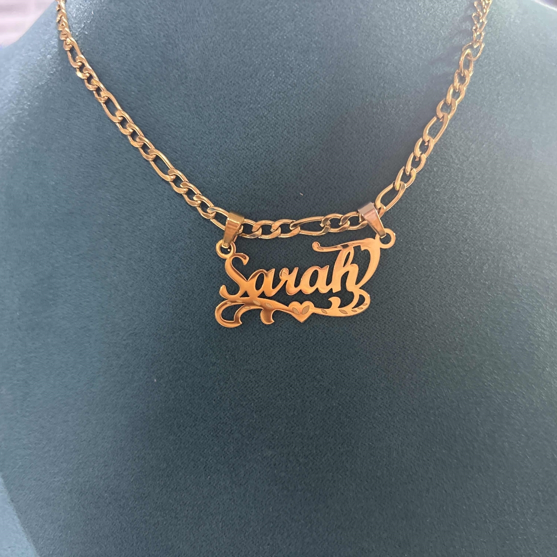 Custom Figaro Chain Heart Name – Name Necklace Custom Bewertung und Preis